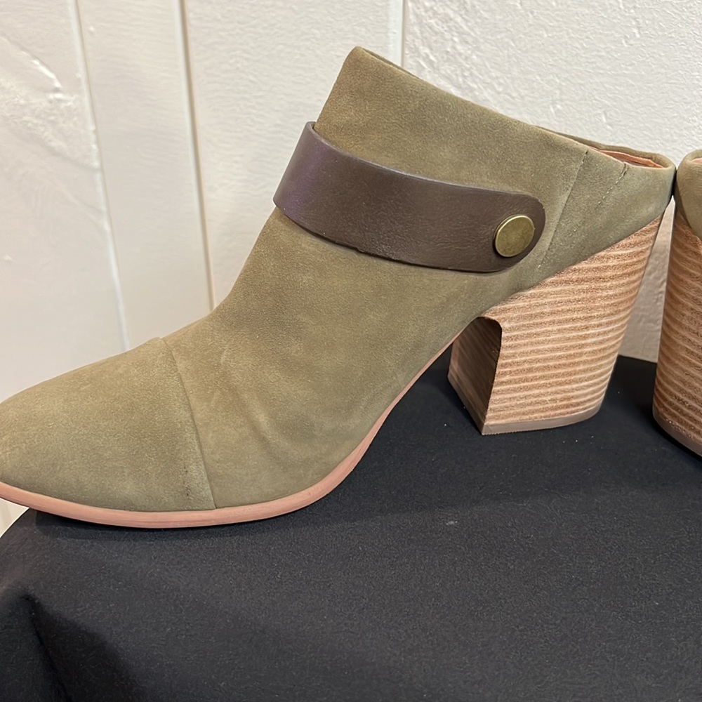 Linea Paolo Logan Green Burnished & Nubuck Leather Bootie - Picture 2 of 9